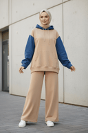 Beige pullover set - hijabi concrete wall