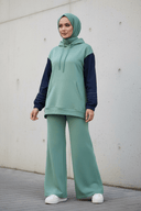Mint green set - hijabi - clean concrete wall