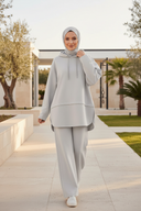 The Dynamic Set in pale gray, master styling